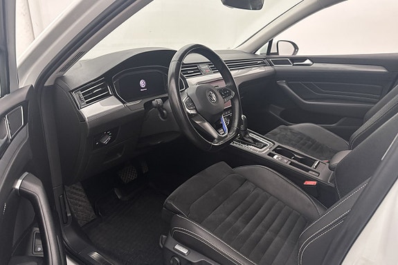 Volkswagen Passat 10 of 30