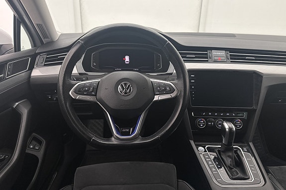 Volkswagen Passat 11 of 30