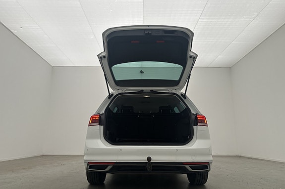 Volkswagen Passat 9 of 30
