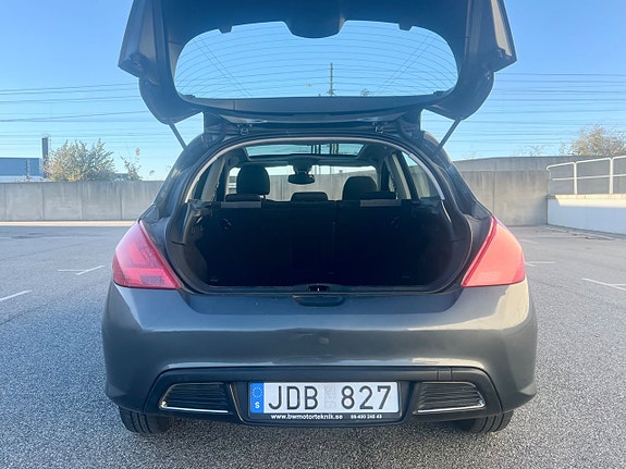 Peugeot 308 5 of 8