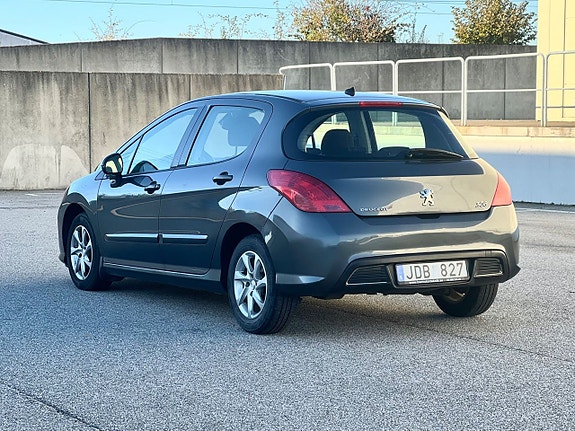 Peugeot 308 4 of 8