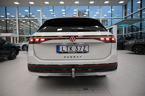Volkswagen Passat 8 of 30