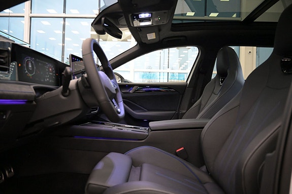 Volkswagen Passat 24 of 30
