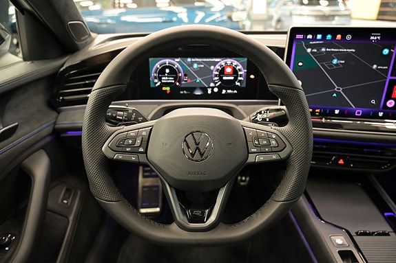 Volkswagen Passat 12 of 30