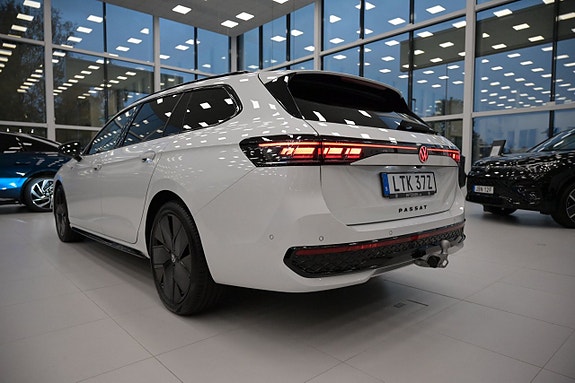 Volkswagen Passat 7 of 30