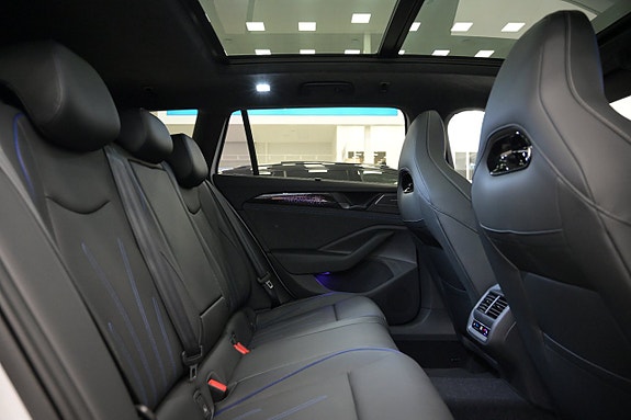 Volkswagen Passat 28 of 30