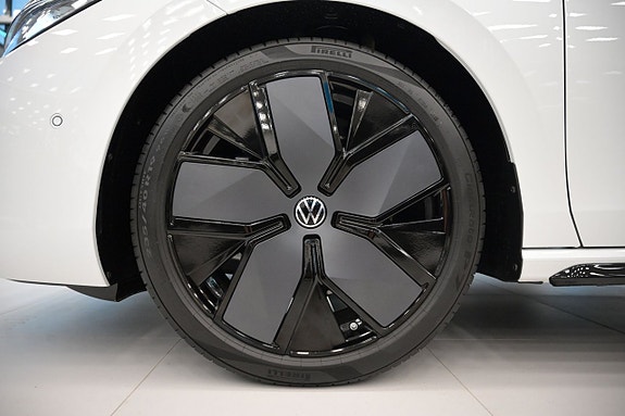 Volkswagen Passat 10 of 30