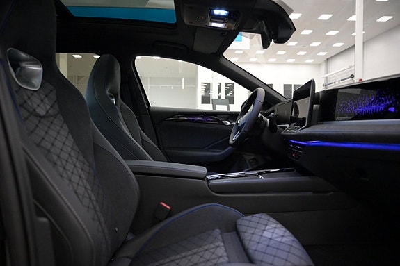 Volkswagen Passat 21 of 26