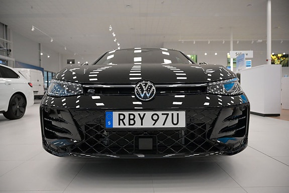 Volkswagen Passat 3 of 26