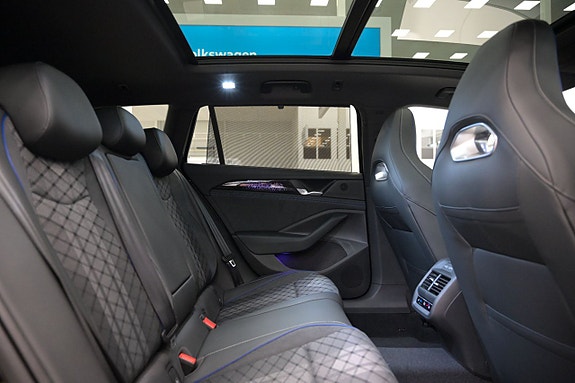 Volkswagen Passat 23 of 26