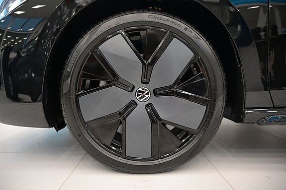 Volkswagen Passat 9 of 26