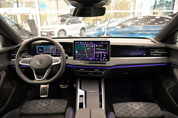 Volkswagen Passat 10 of 26