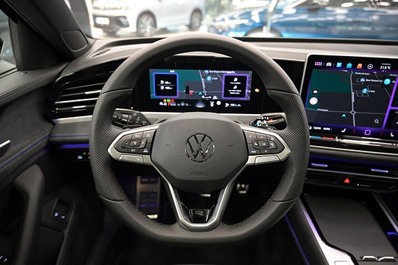 Volkswagen Passat 11 of 26