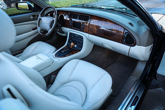 Jaguar XKR 16 of 18