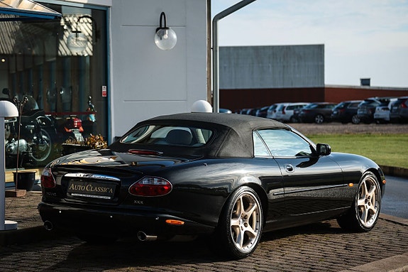 Jaguar XKR 12 of 18