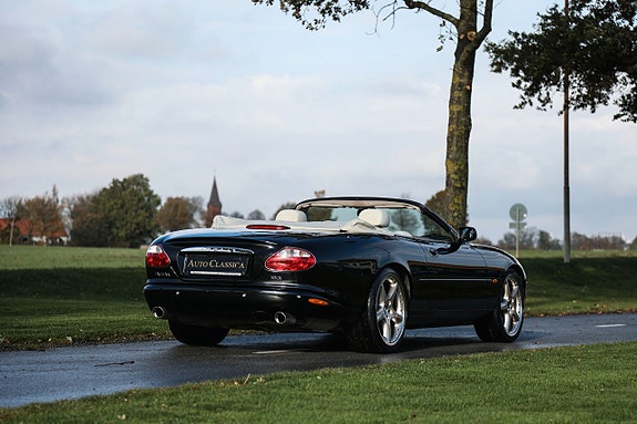 Jaguar XKR 9 of 18