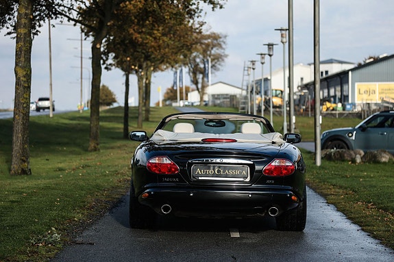 Jaguar XKR 8 of 18