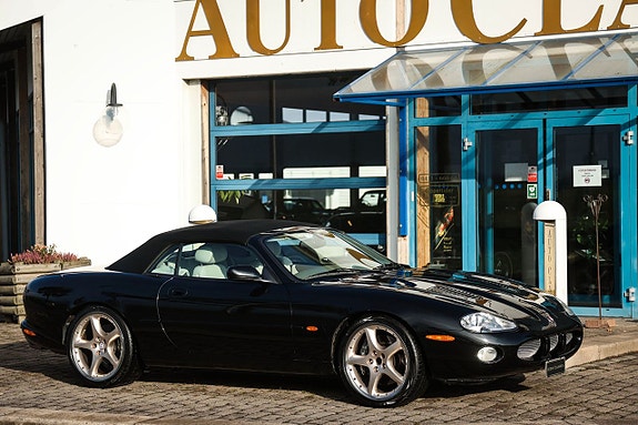 Jaguar XKR 11 of 18
