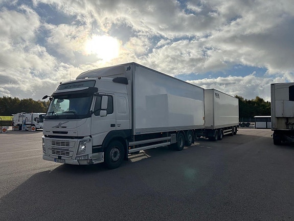Volvo FM Bil o Släp med lift.