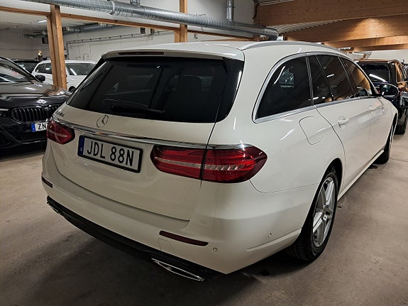 Mercedes-Benz E220 d 4 of 5