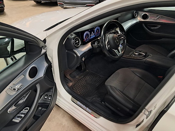 Mercedes-Benz E220 d 2 of 5