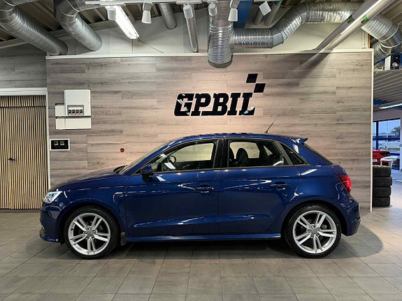 Audi A1 2 of 5