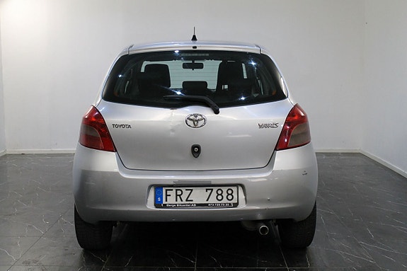 Toyota Yaris 6 of 9