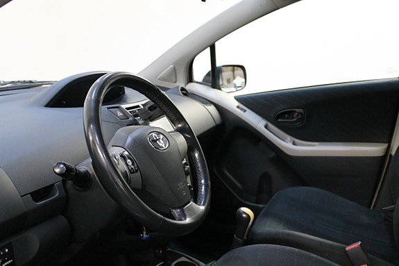 Toyota Yaris 8 of 9