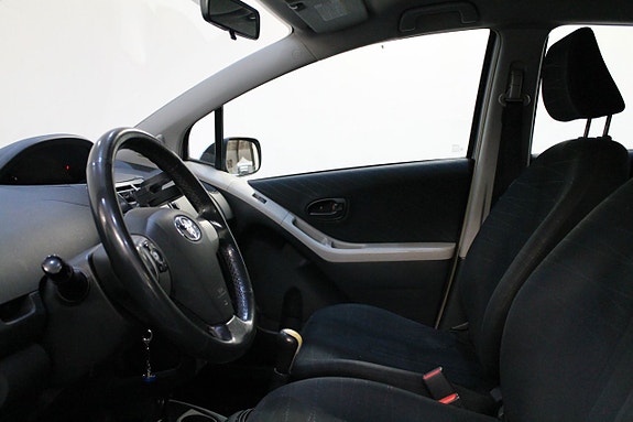 Toyota Yaris 9 of 9