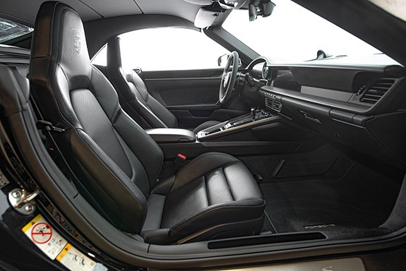 Porsche 911 16 of 30