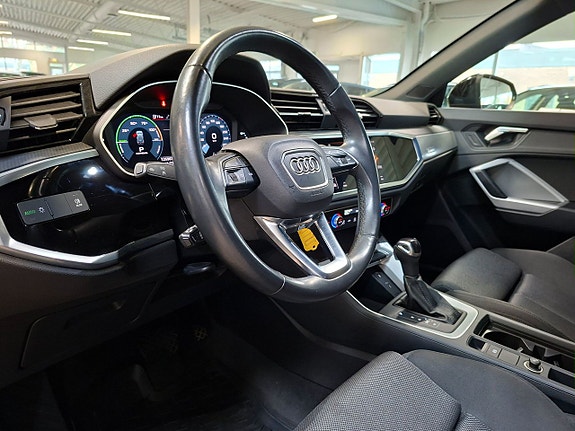 Audi Q3 16 of 17