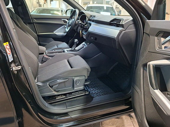 Audi Q3 6 of 17