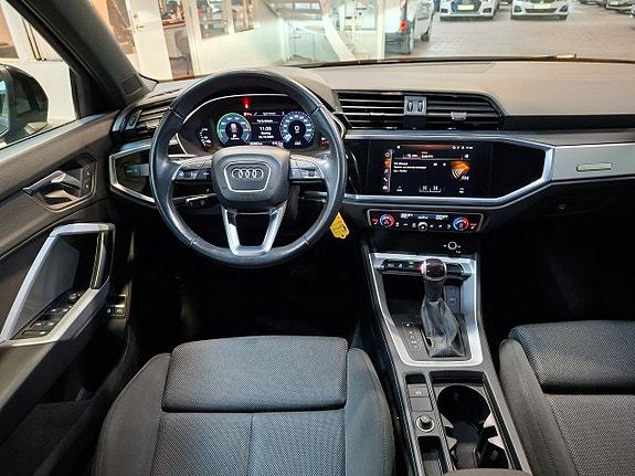 Audi Q3 13 of 17