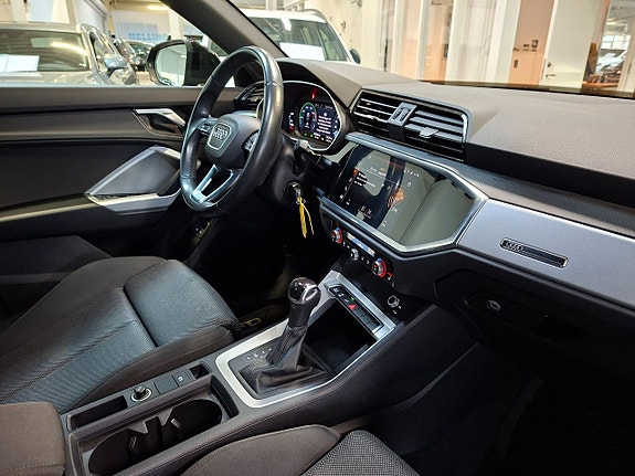 Audi Q3 7 of 17