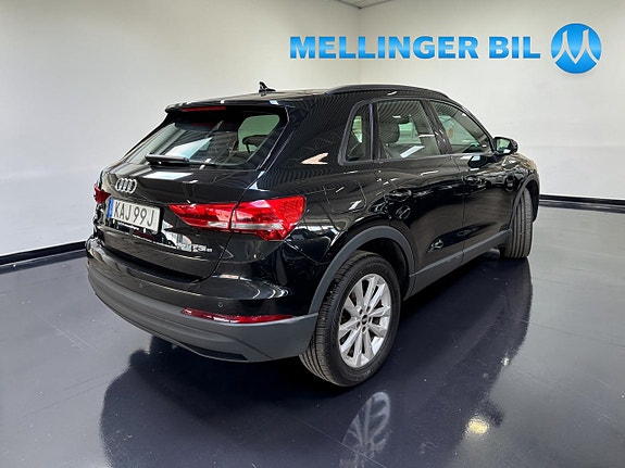 Audi Q3 3 of 5