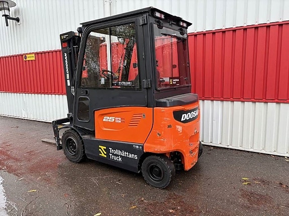 Doosan B 25 X-7 3 of 4