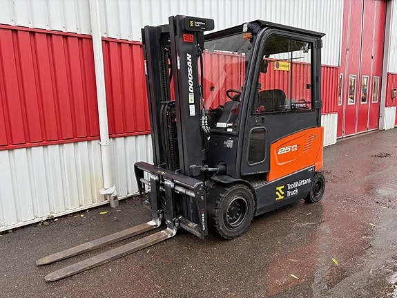Doosan B 25 X-7 2 of 4