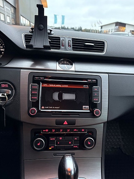 Volkswagen Passat 9 of 12