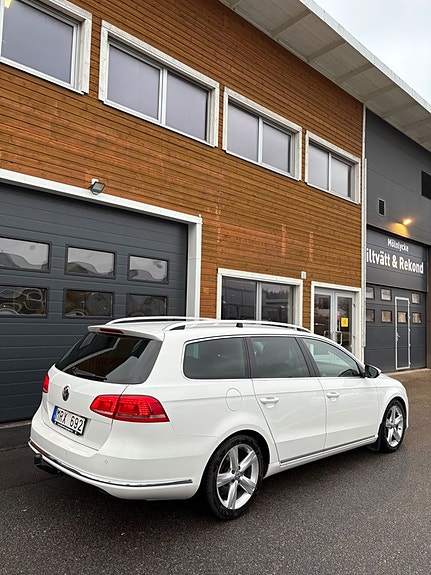 Volkswagen Passat 2 of 5