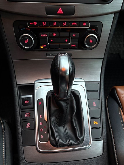 Volkswagen Passat 10 of 12