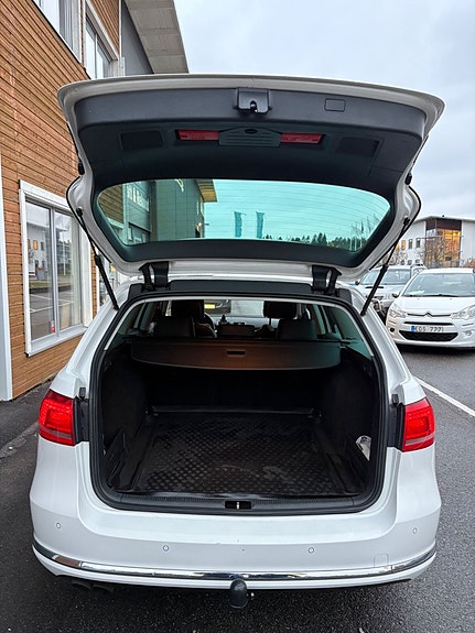 Volkswagen Passat 11 of 12