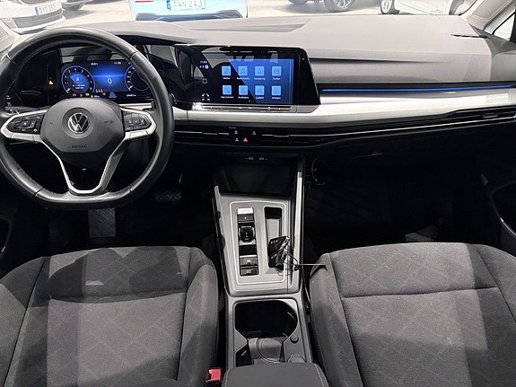 Volkswagen Golf VIII 10 of 13