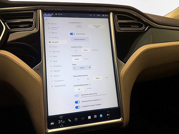 Tesla Model S 23 of 27