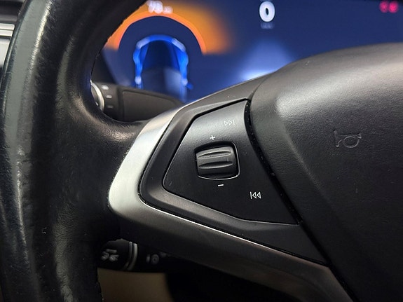 Tesla Model S 17 of 27