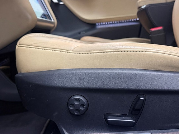 Tesla Model S 13 of 27