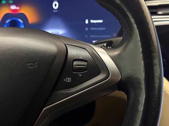 Tesla Model S 18 of 27