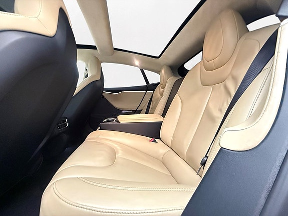 Tesla Model S 14 of 27