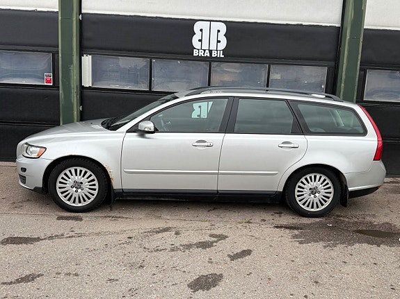 Volvo V50 2 of 5