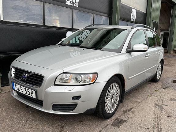 Volvo V50 3 of 5