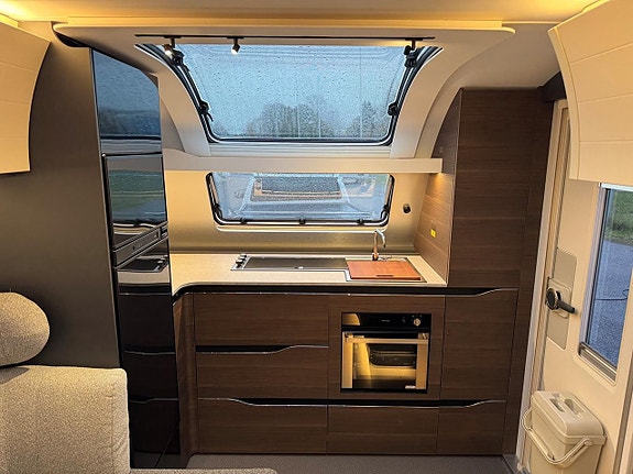 Adria ALPINA 663 HT Queensbed, Mover, Ac Takmonterad markis, 14 of 15